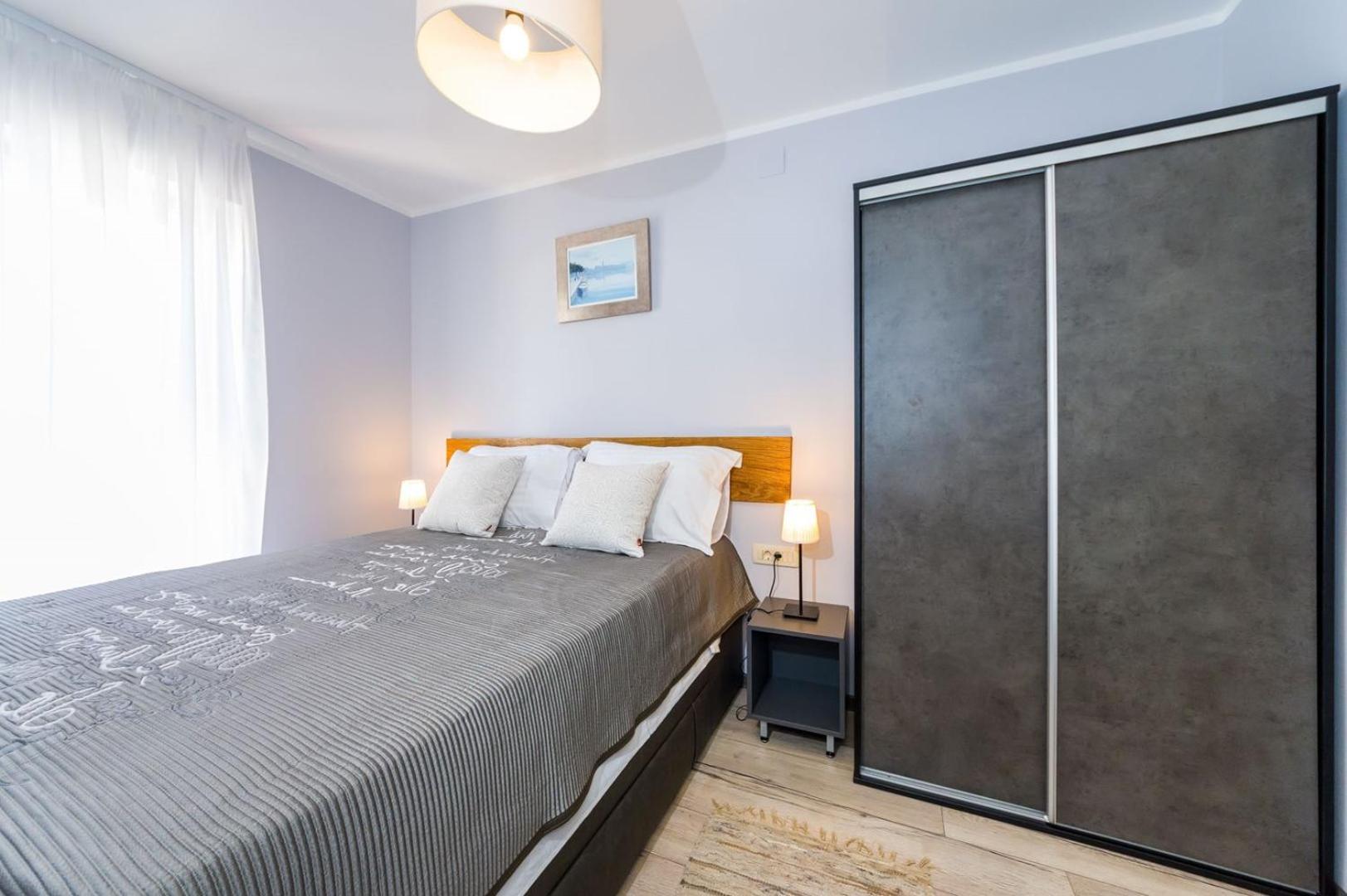 Ema 2br Apt. In Old Town Centre Appartement
