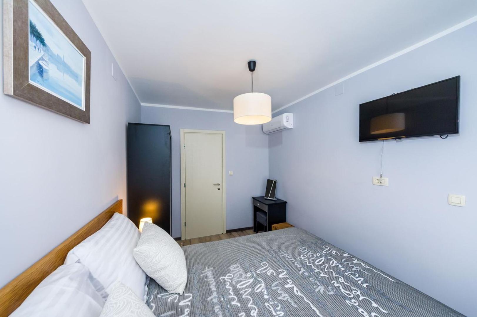 Ema 2br Apt. In Old Town Centre Appartement