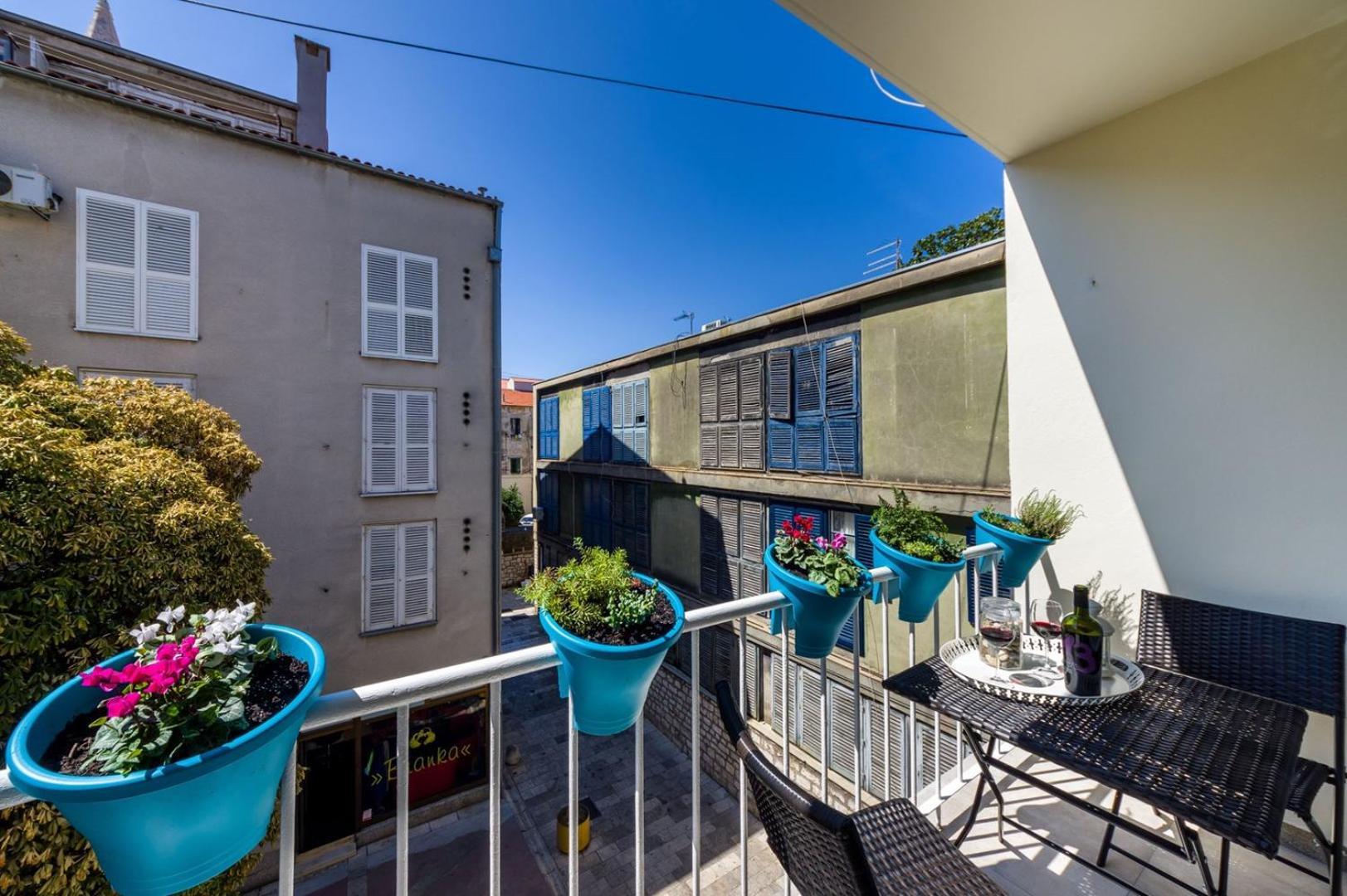 Ema 2br Apt. In Old Town Centre Appartement