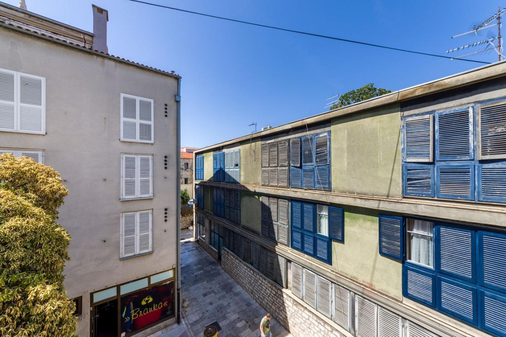 Ema 2br Apt. In Old Town Centre Appartement