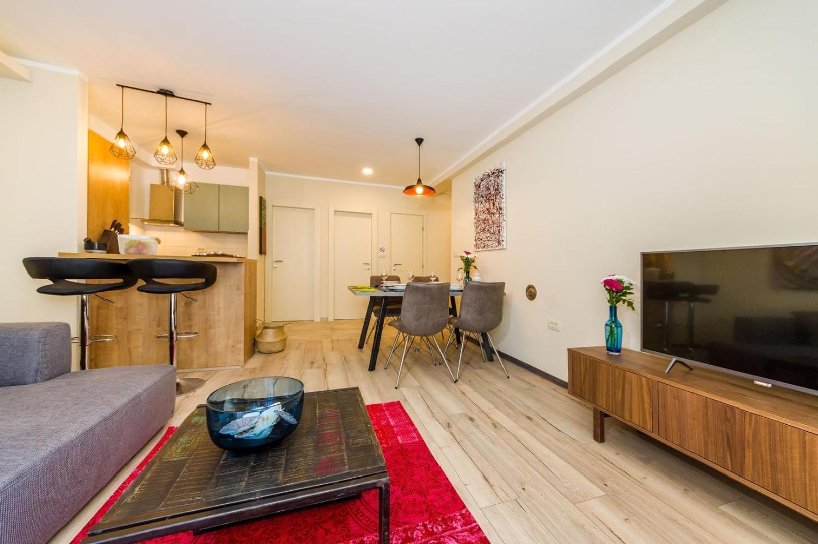 Ema 2br Apt. In Old Town Centre Appartement